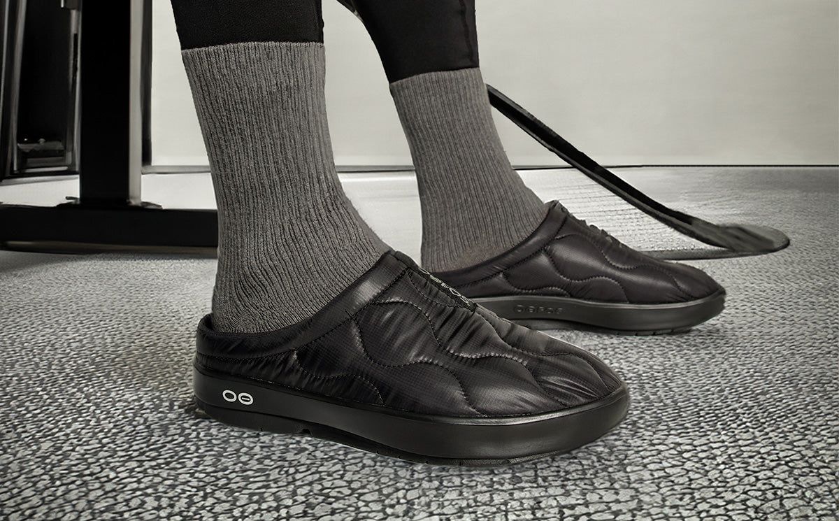 Oofos OOcoozie Thermo Mule Pantoffels Heren Zwart | XH2190437